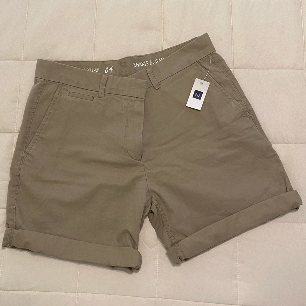 NWT GAP boyfriend roll-up khaki shorts